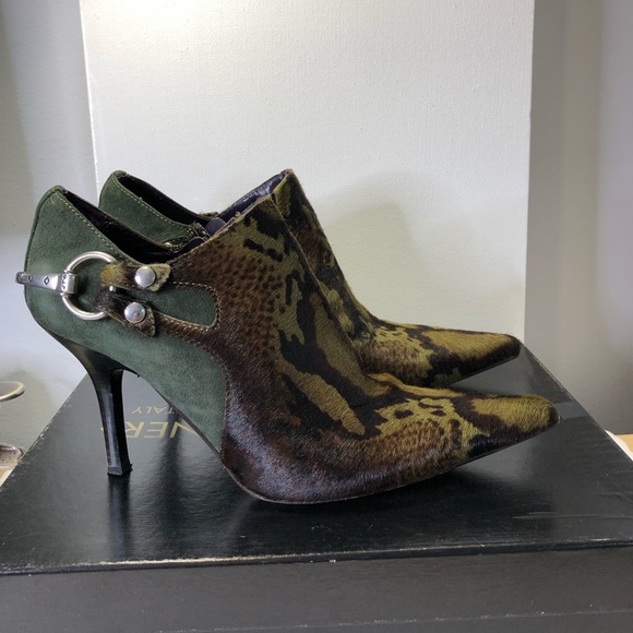 Donald J Pliner Ankle Boots - Picture 3 of 9